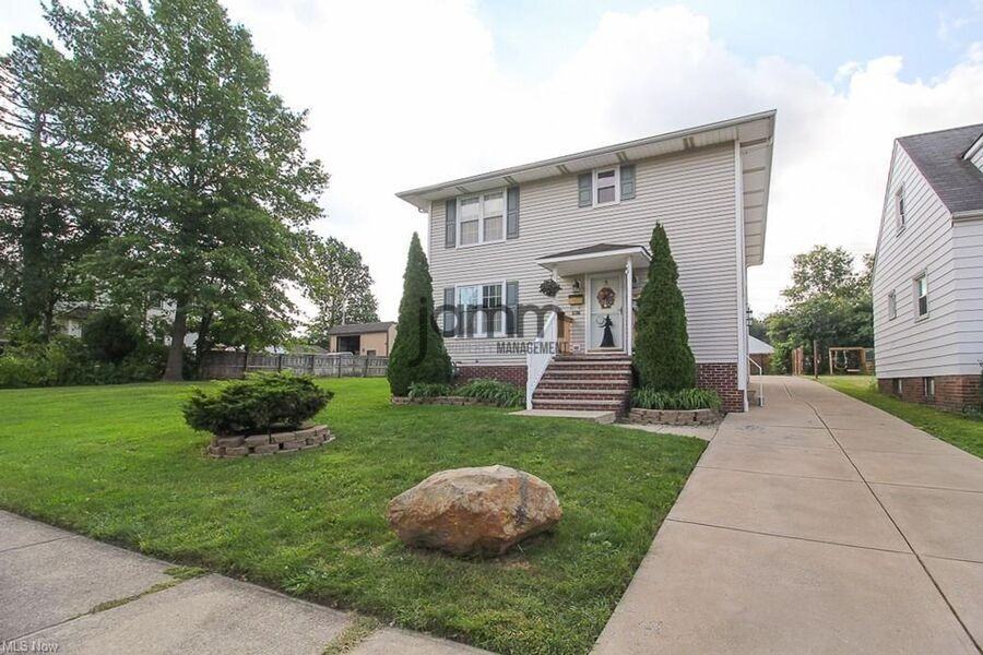3027 Brookdale Ave - Photo 2 of 27