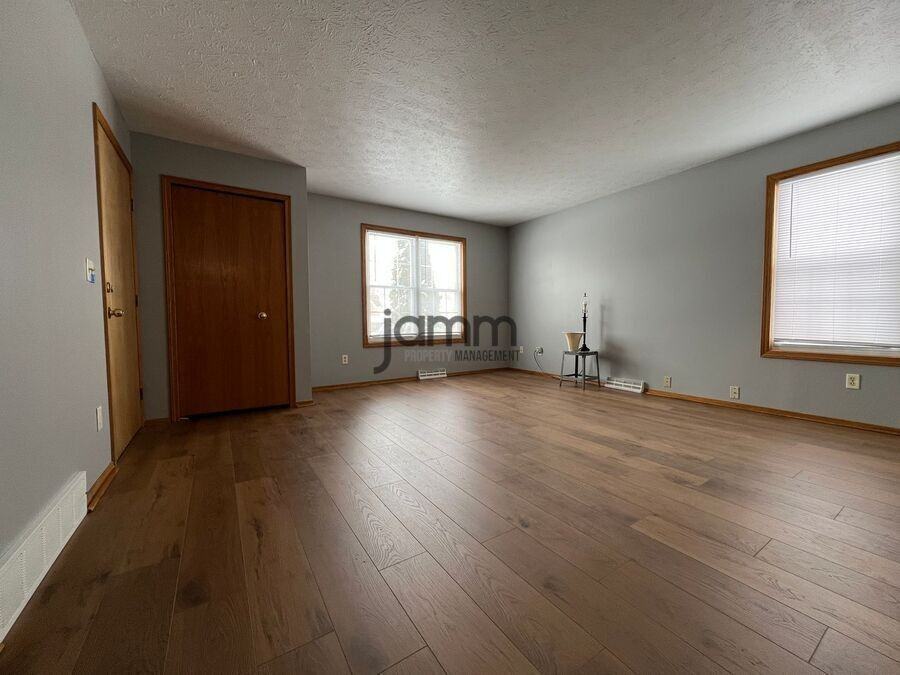 3027 Brookdale Ave - Photo 5 of 27