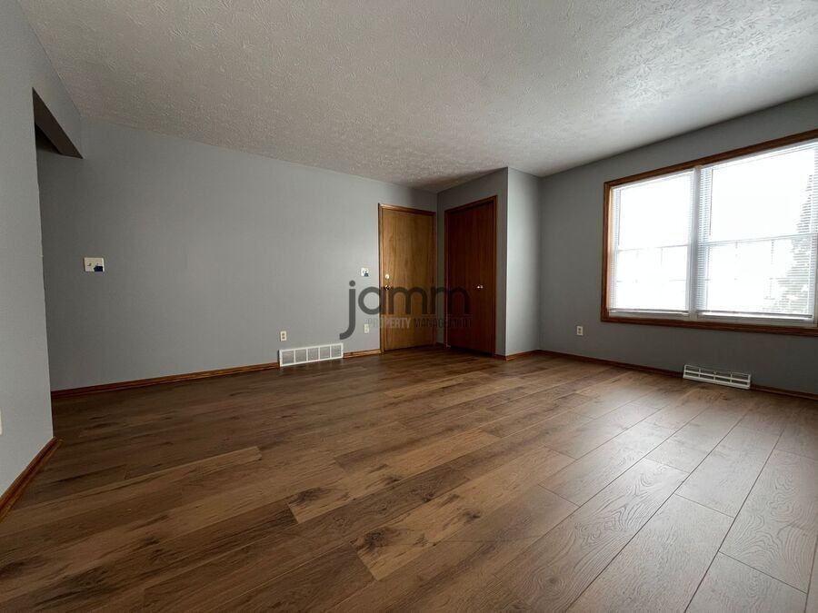 3027 Brookdale Ave - Photo 6 of 27