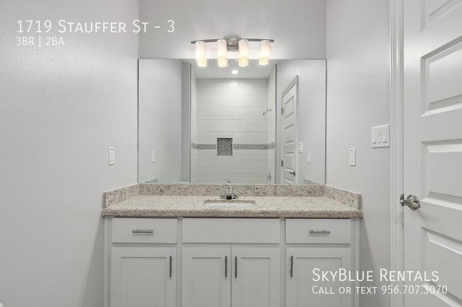 1719 Stauffer St #3 - Photo 6 of 9