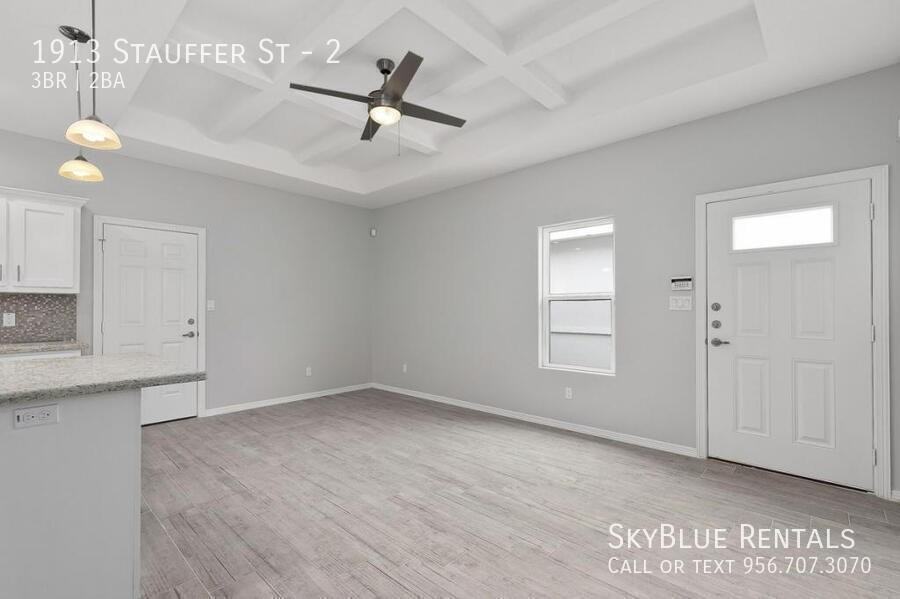 1913 Stauffer St #2 - Photo 3 of 7