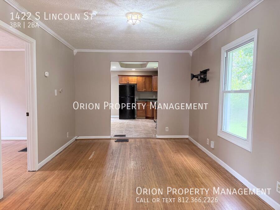 1422 S Lincoln St - Photo 3 of 9