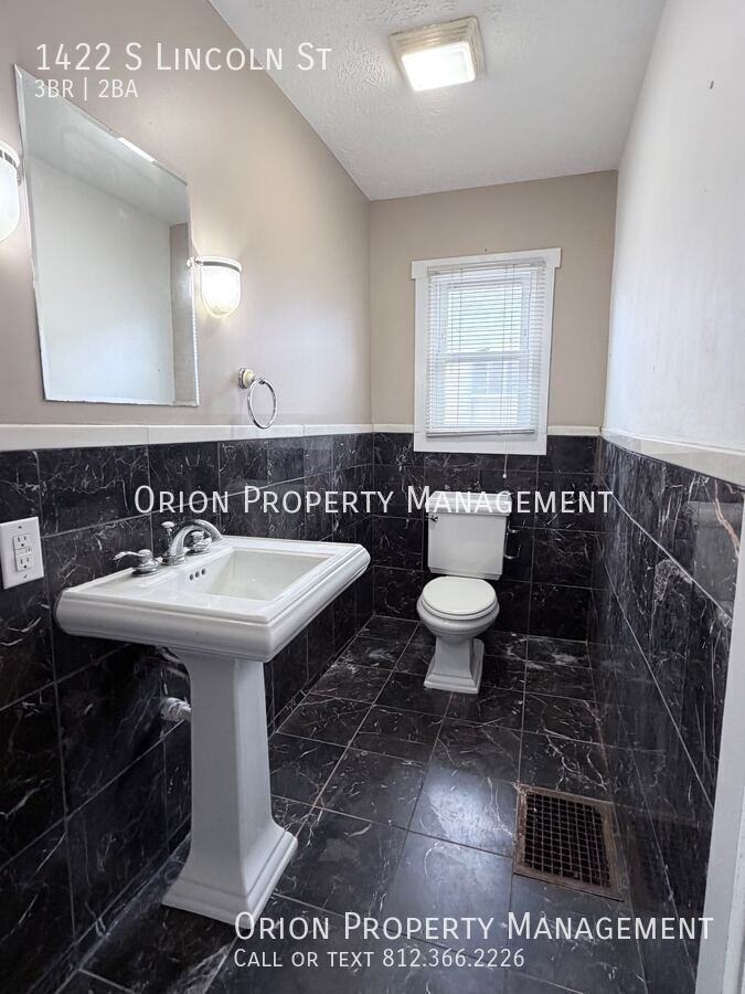 1422 S Lincoln St - Photo 4 of 9