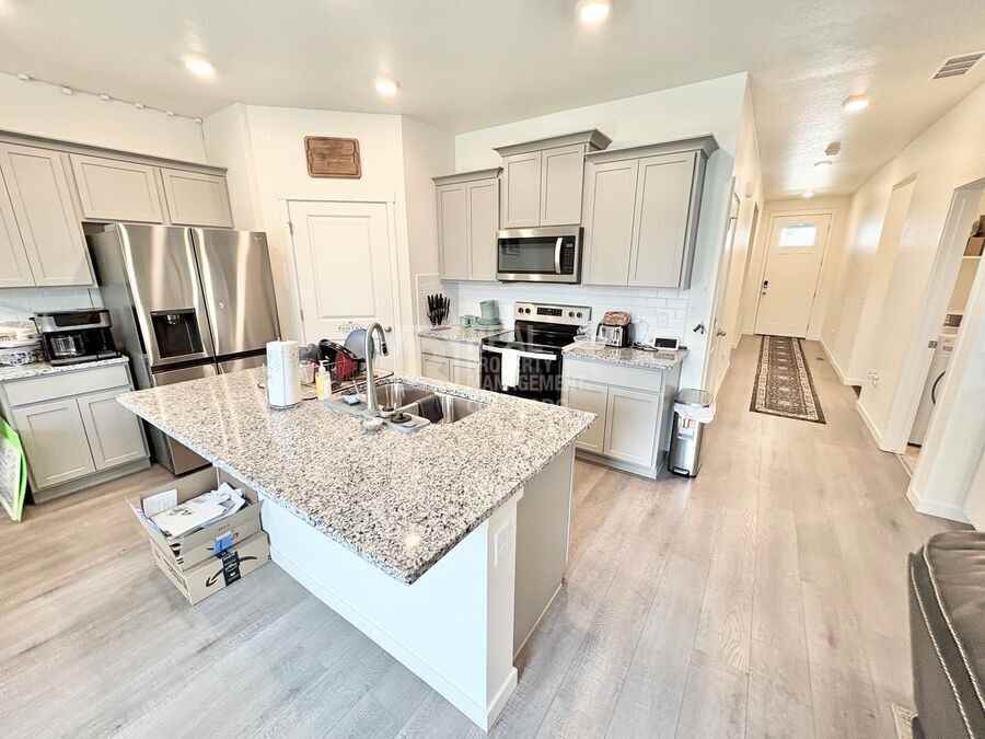 692 N Allium St - Photo 6 of 19