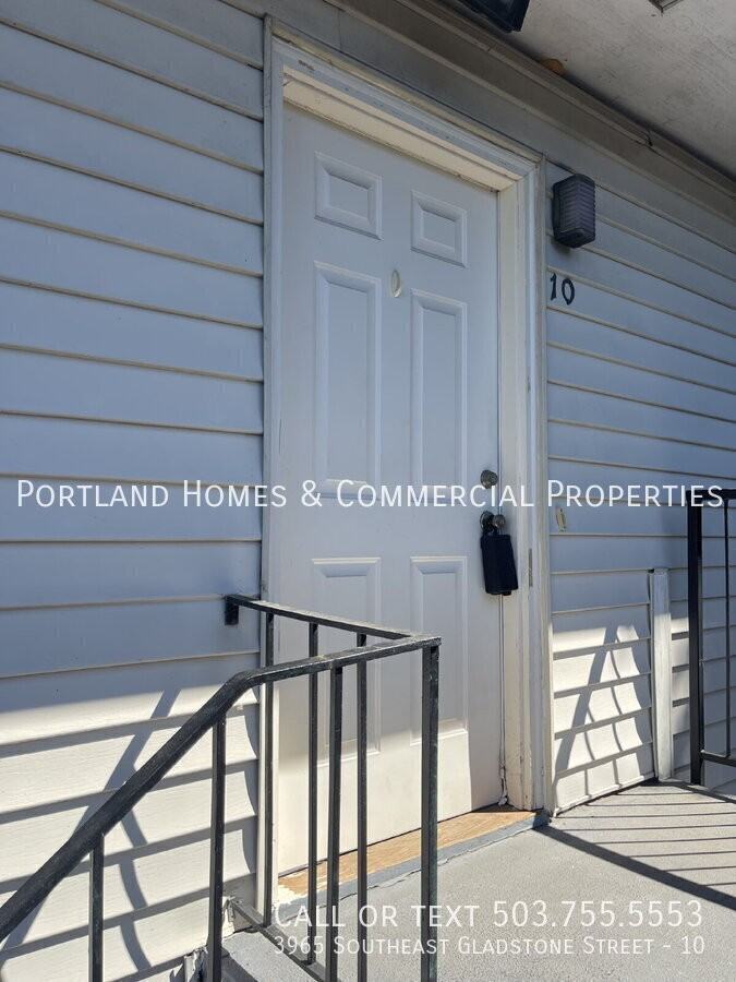 3965 Se Gladstone St #10