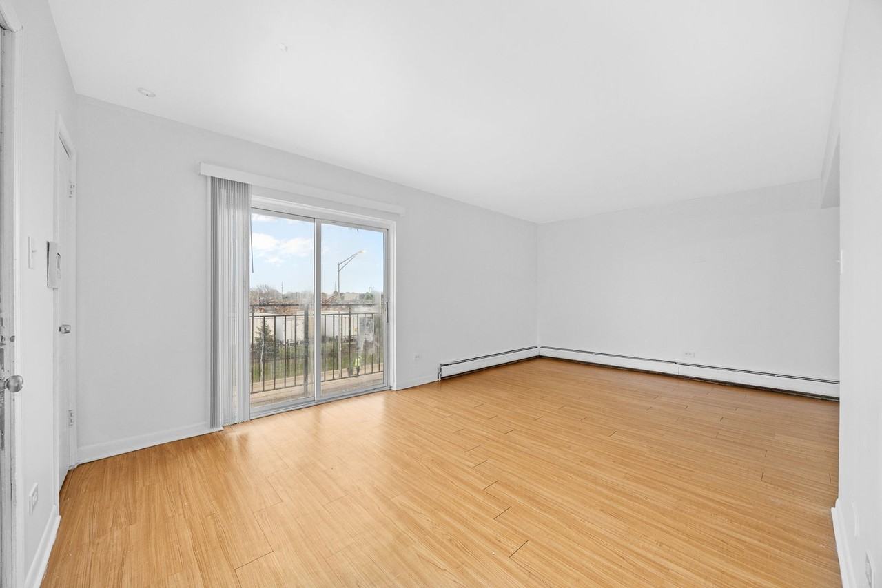 1426 S Cicero Ave #208 - Photo 2 of 10
