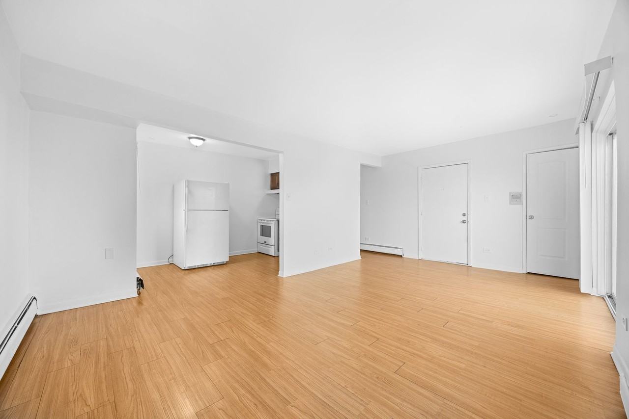 1426 S Cicero Ave #208 - Photo 3 of 10