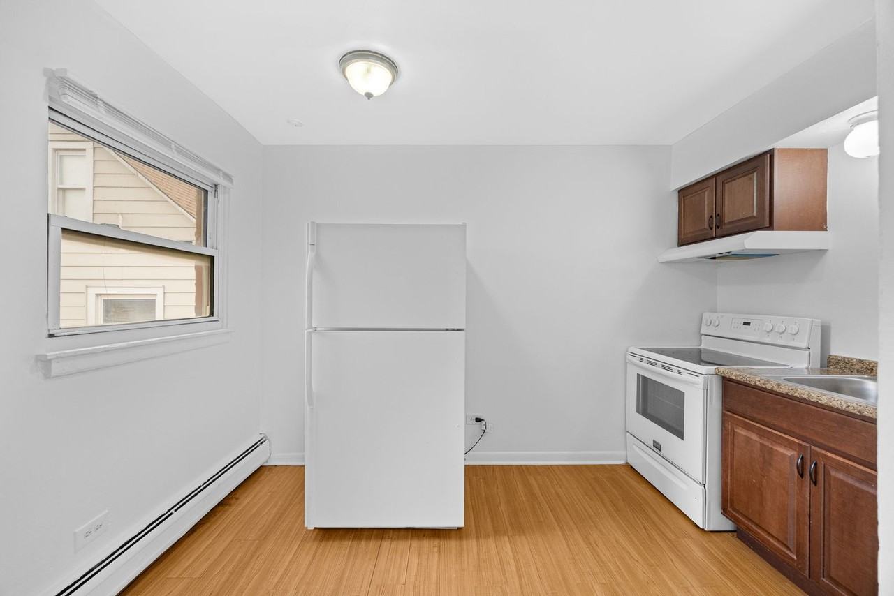 1426 S Cicero Ave #208 - Photo 6 of 10