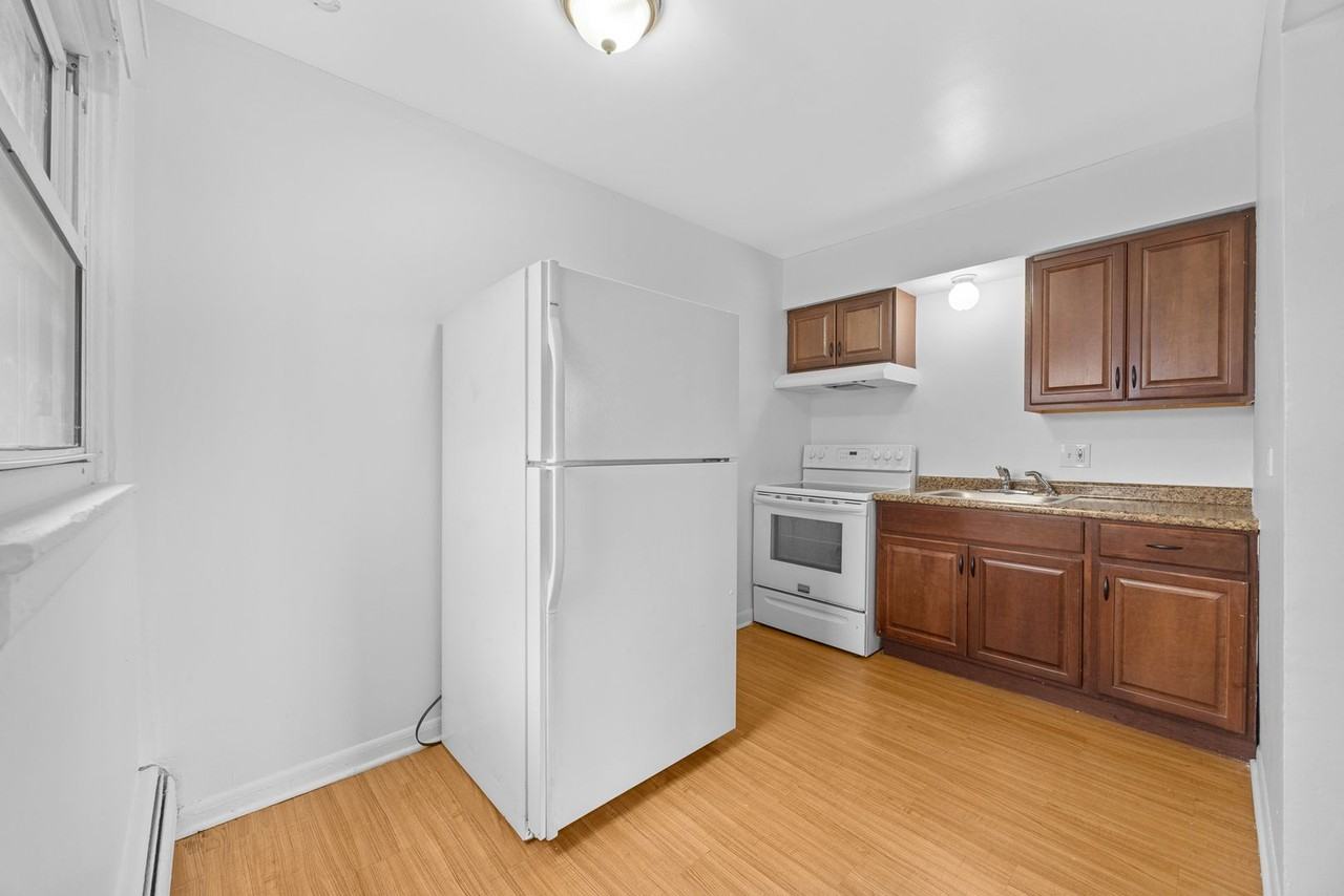 1426 S Cicero Ave #208 - Photo 7 of 10
