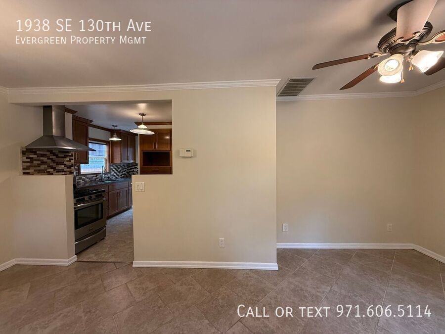 1938 Se 130th Ave - Photo 6 of 43