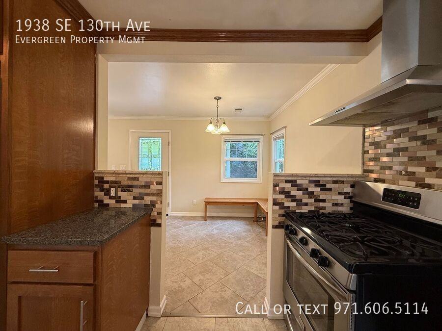 1938 Se 130th Ave - Photo 7 of 43