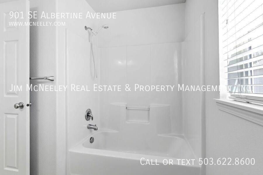 901 Se Albertine St - Photo 2 of 38