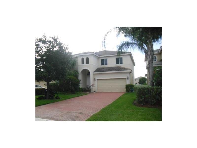 19338 SW 64th St #19000 - Photo 2 of 8