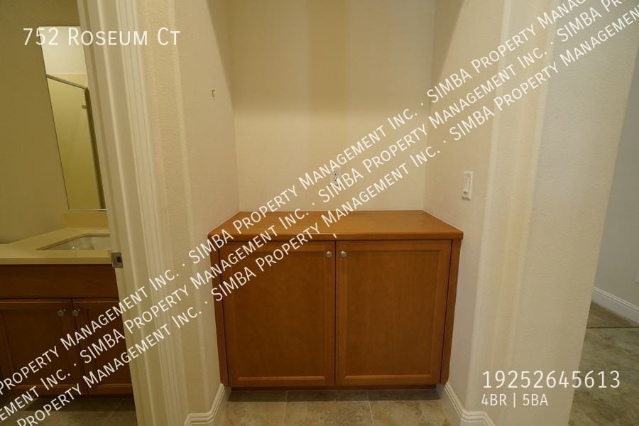 752 Roseum Ct - Photo 5 of 50