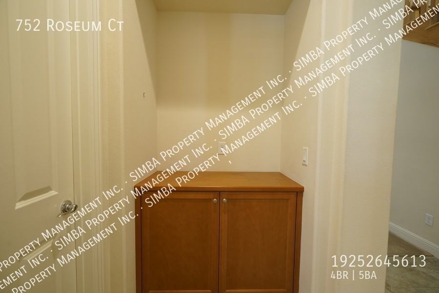752 Roseum Ct - Photo 6 of 50
