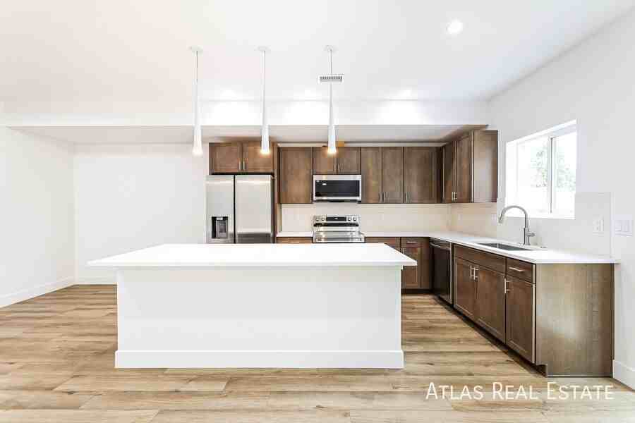 2742 W 2nd Ave - Photo 4 of 22