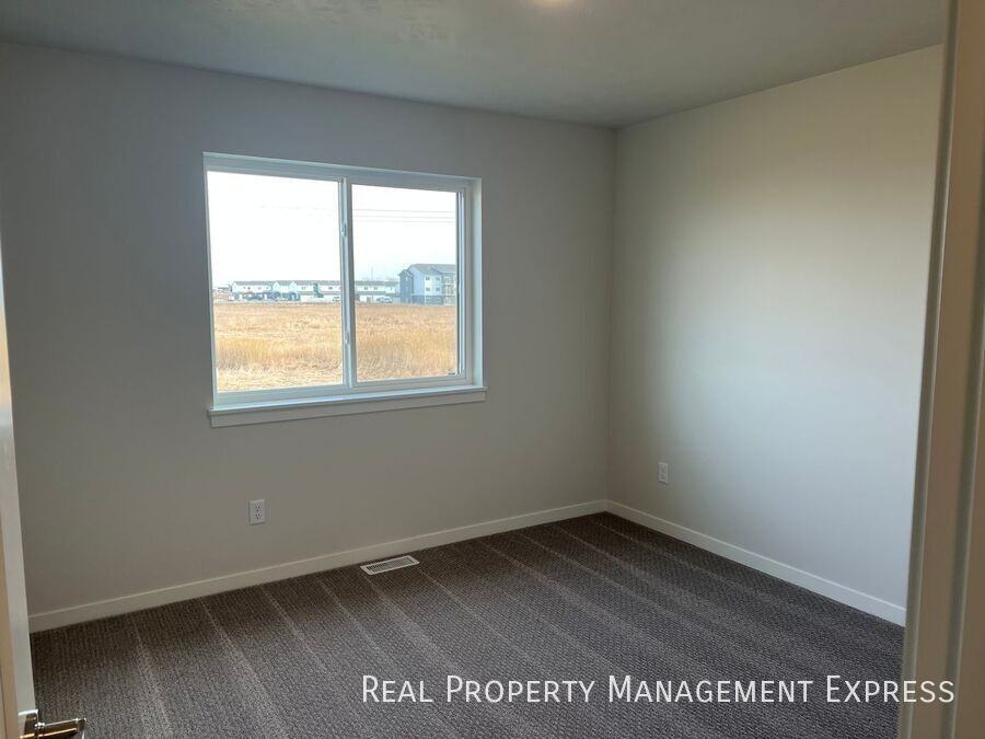 5516 S Huntwood Ave - Photo 5 of 18