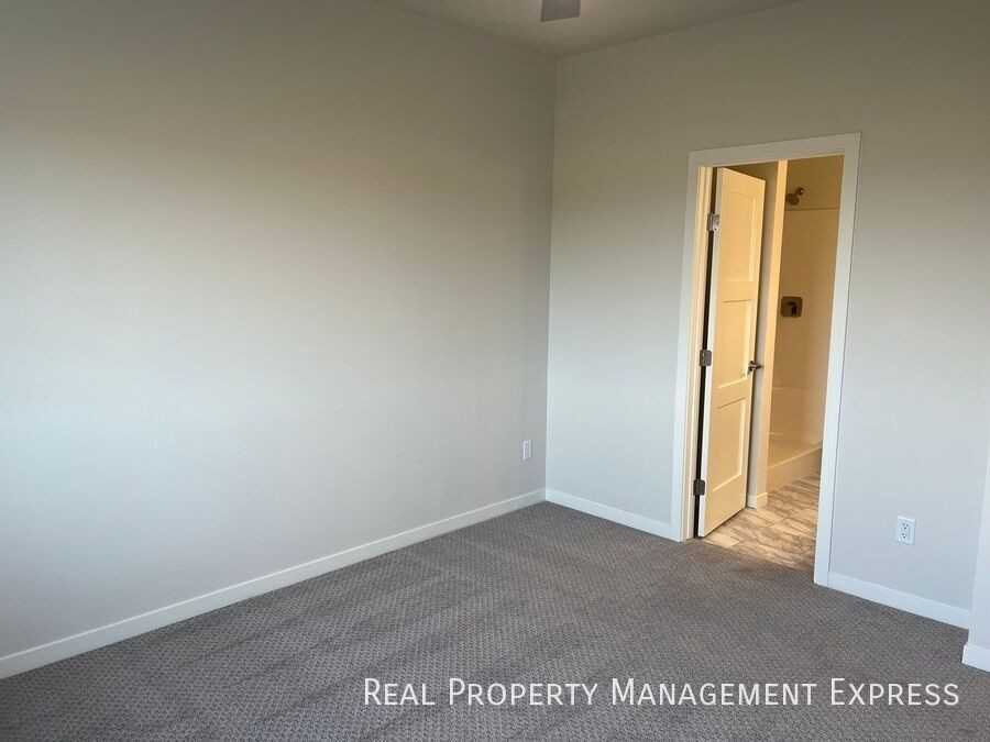5516 S Huntwood Ave - Photo 6 of 18