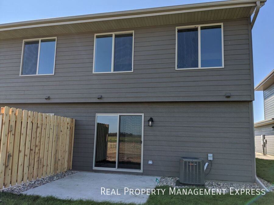 2218 S Ronsiek Ave - Photo 2 of 14