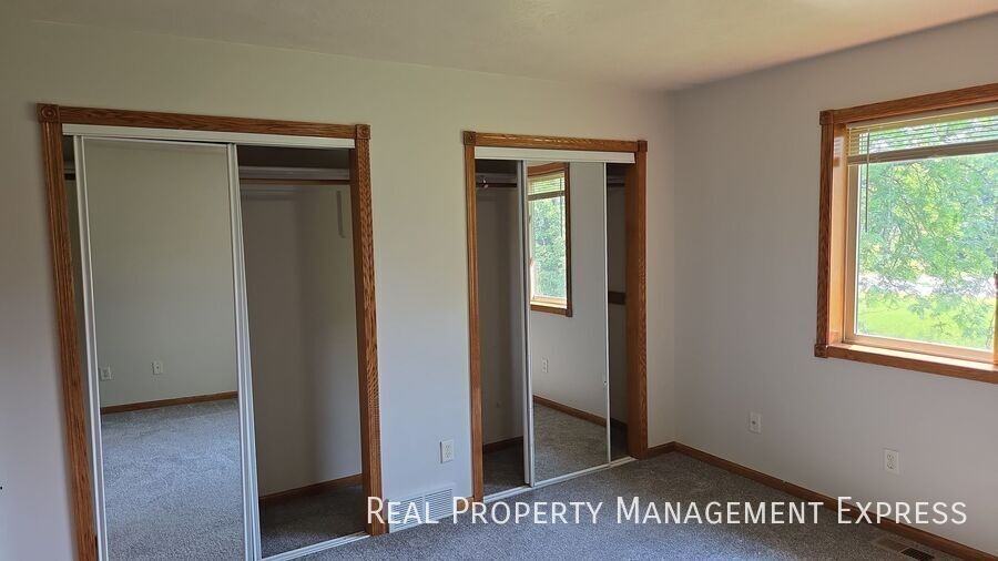 3205 N Aurora Ave - Photo 2 of 15
