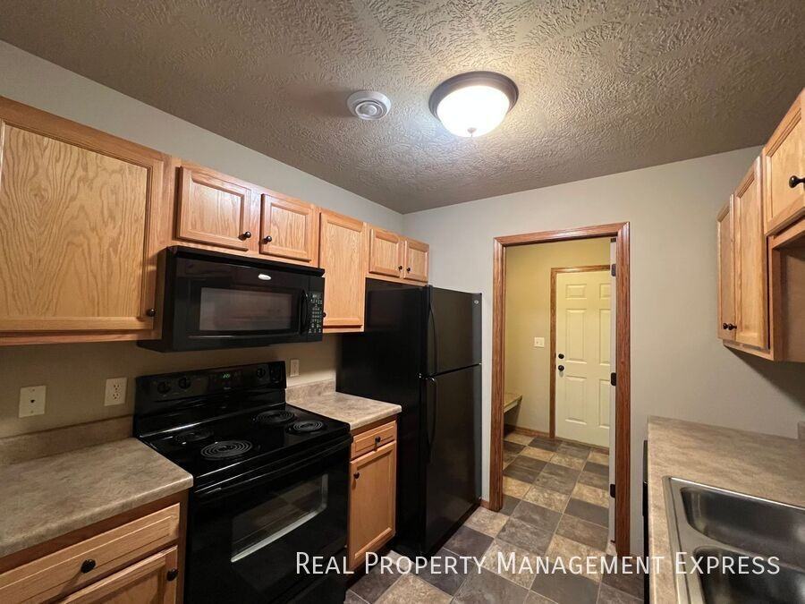 3604 W 93rd St #3 - Photo 2 of 19