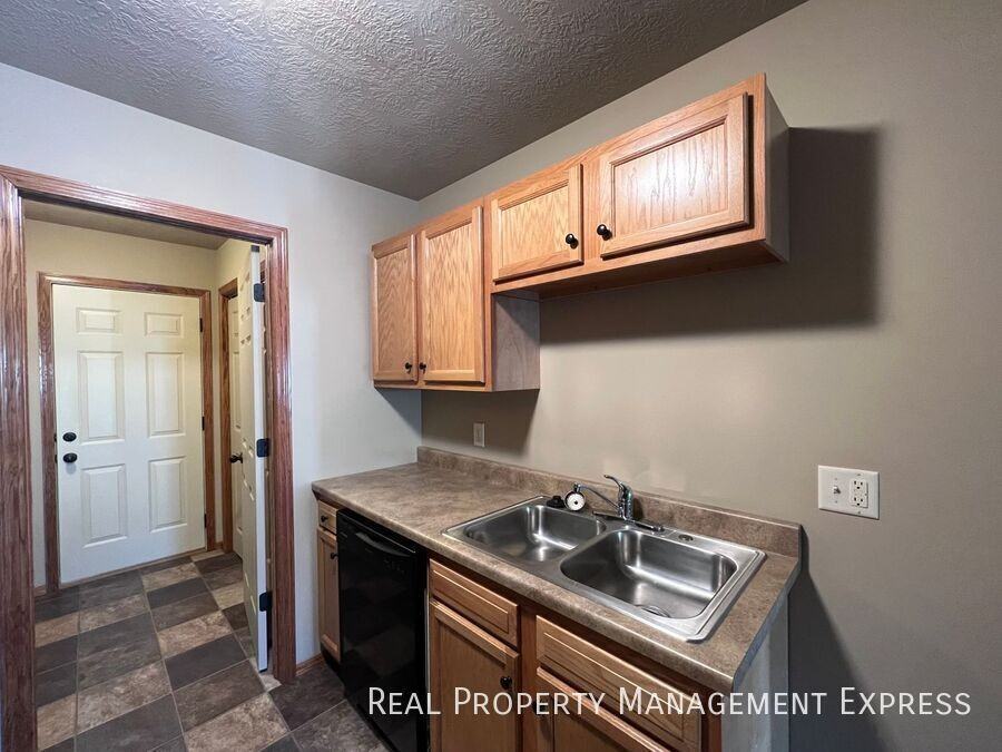 3604 W 93rd St #3 - Photo 3 of 19