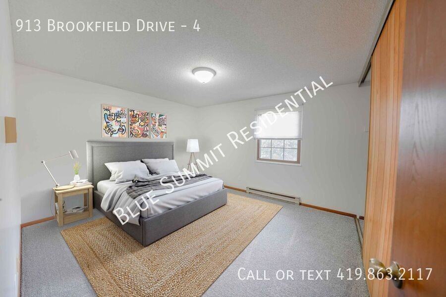 913 Brookfield Dr #4 - Photo 2 of 20