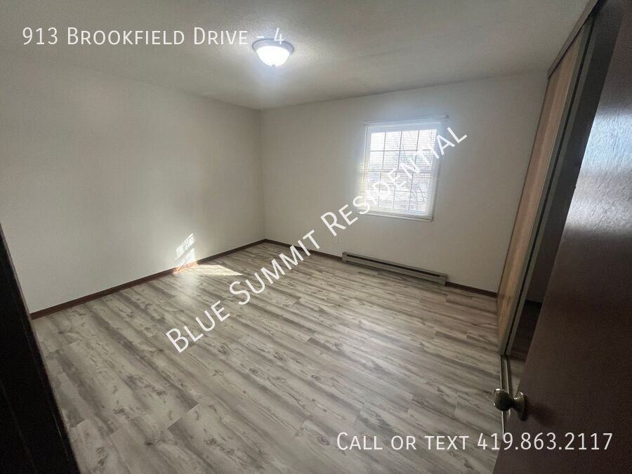 913 Brookfield Dr #4 - Photo 5 of 20