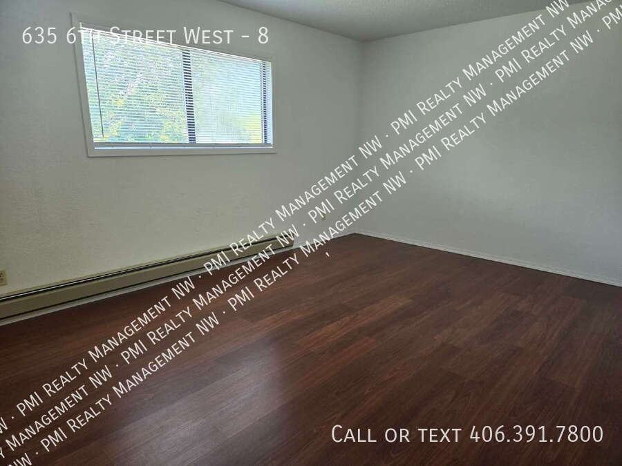 635 6th St W #8 - Photo 5 of 11