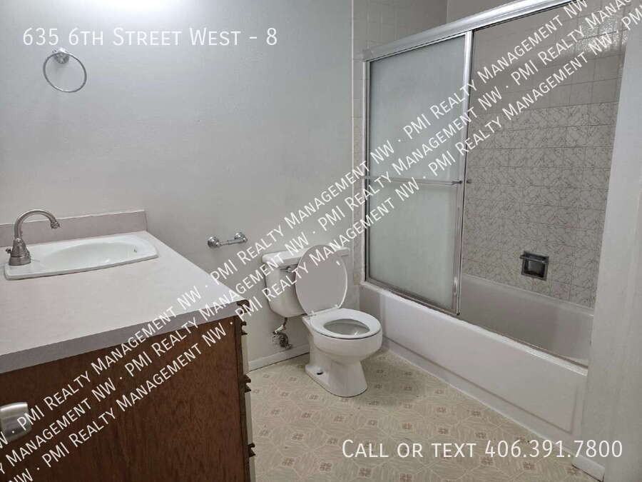 635 6th St W #8 - Photo 7 of 11