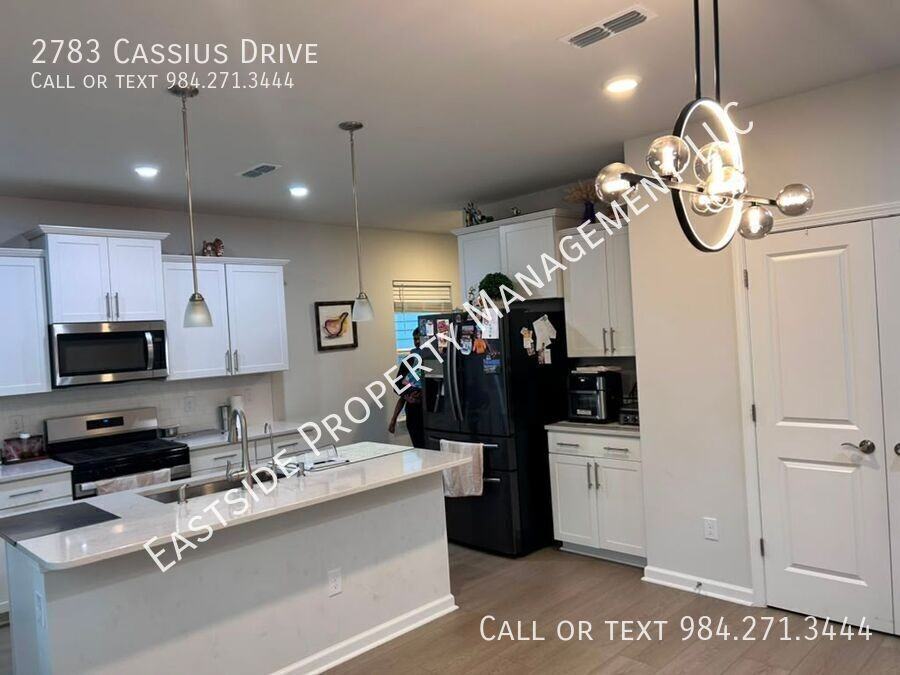 2783 Cassius Dr - Photo 2 of 9
