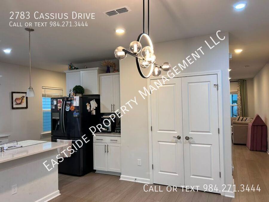 2783 Cassius Dr - Photo 4 of 9