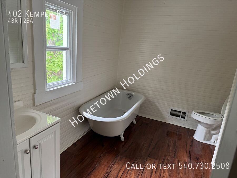 402 Kemper Rd - Photo 2 of 27