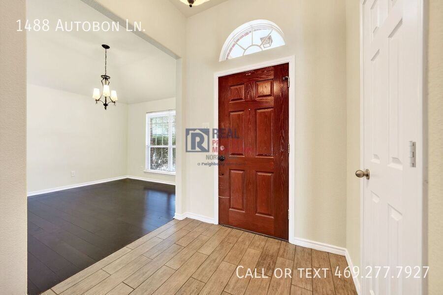 1488 Audobon Ln - Photo 4 of 34
