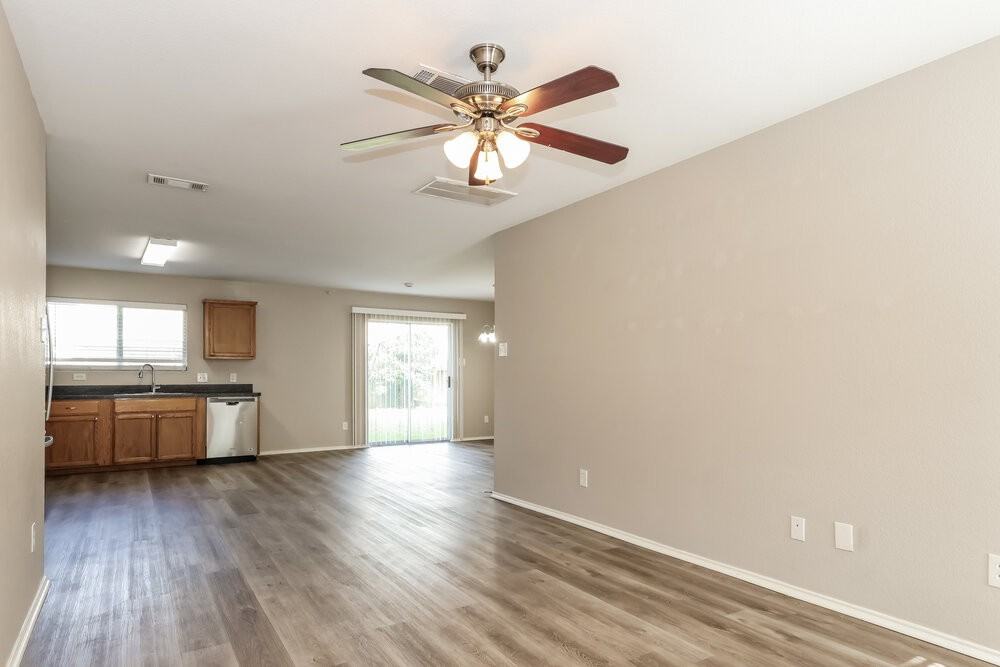 16770 N Thrasher Dr - Photo 4 of 17