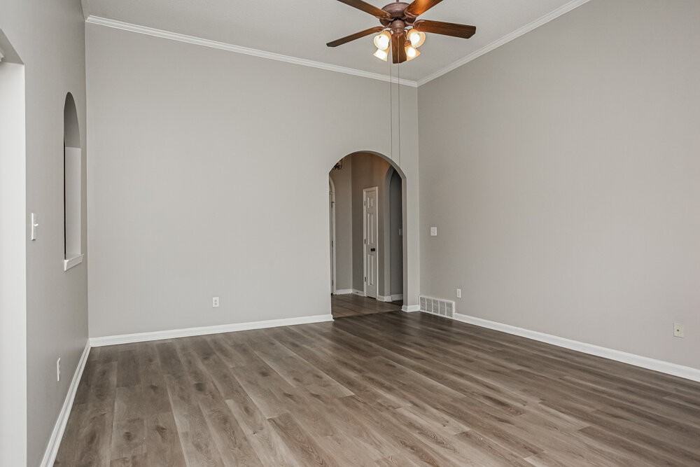 10183 Tall Hickory Dr - Photo 5 of 17