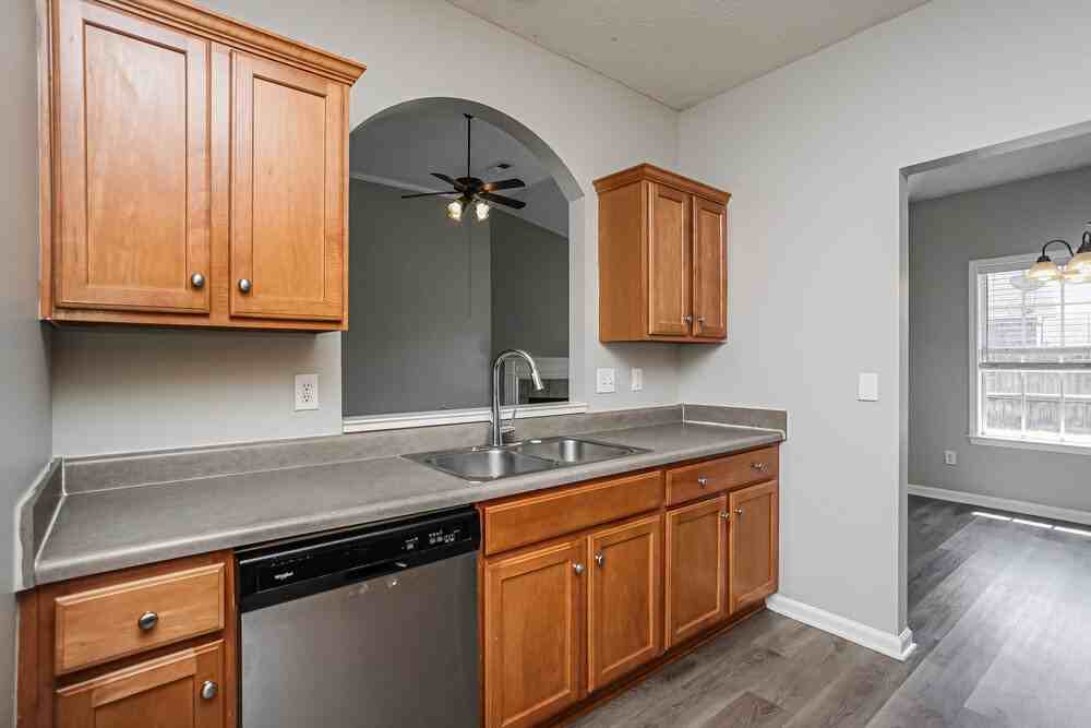 10183 Tall Hickory Dr - Photo 7 of 17