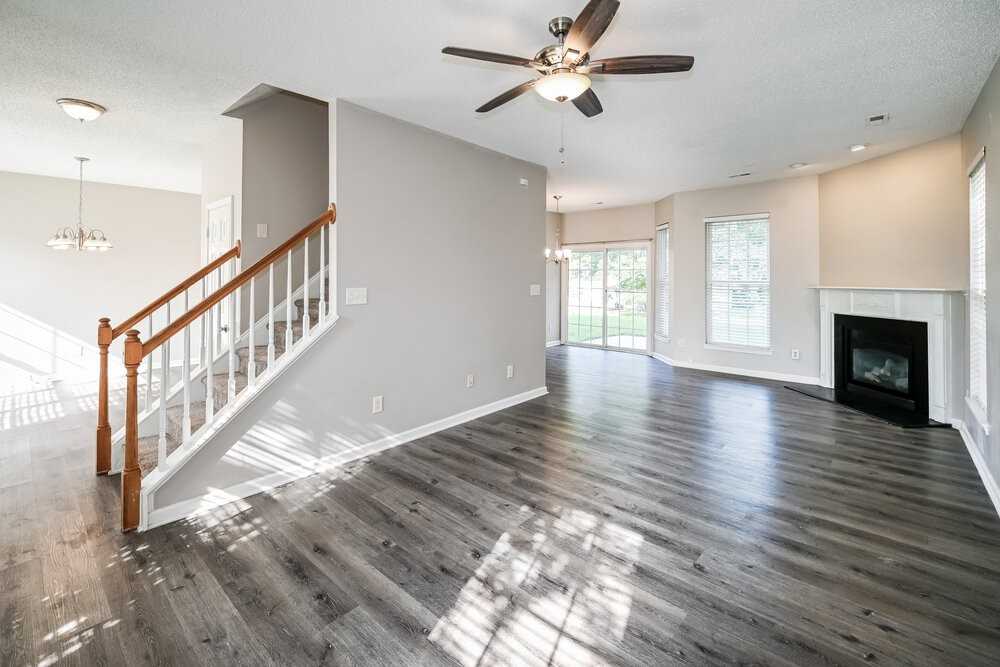 10033 Brawley Ln - Photo 5 of 17