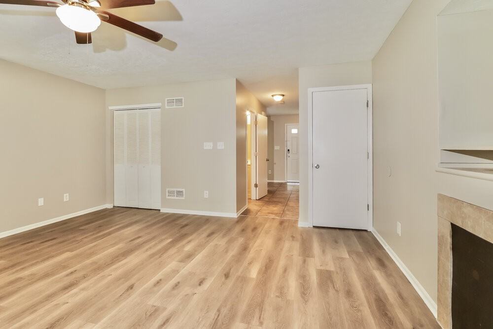 6714 Hunters Creek Blvd - Photo 5 of 17