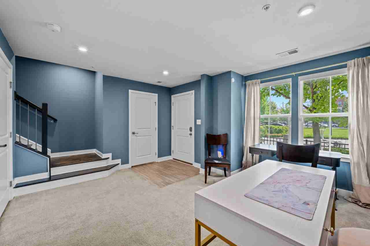 1020 N Durham St - Photo 3 of 30