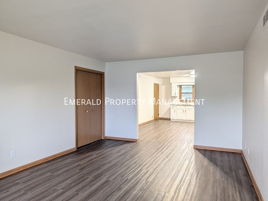 562 N Mulford Rd #4 - Photo 3 of 14
