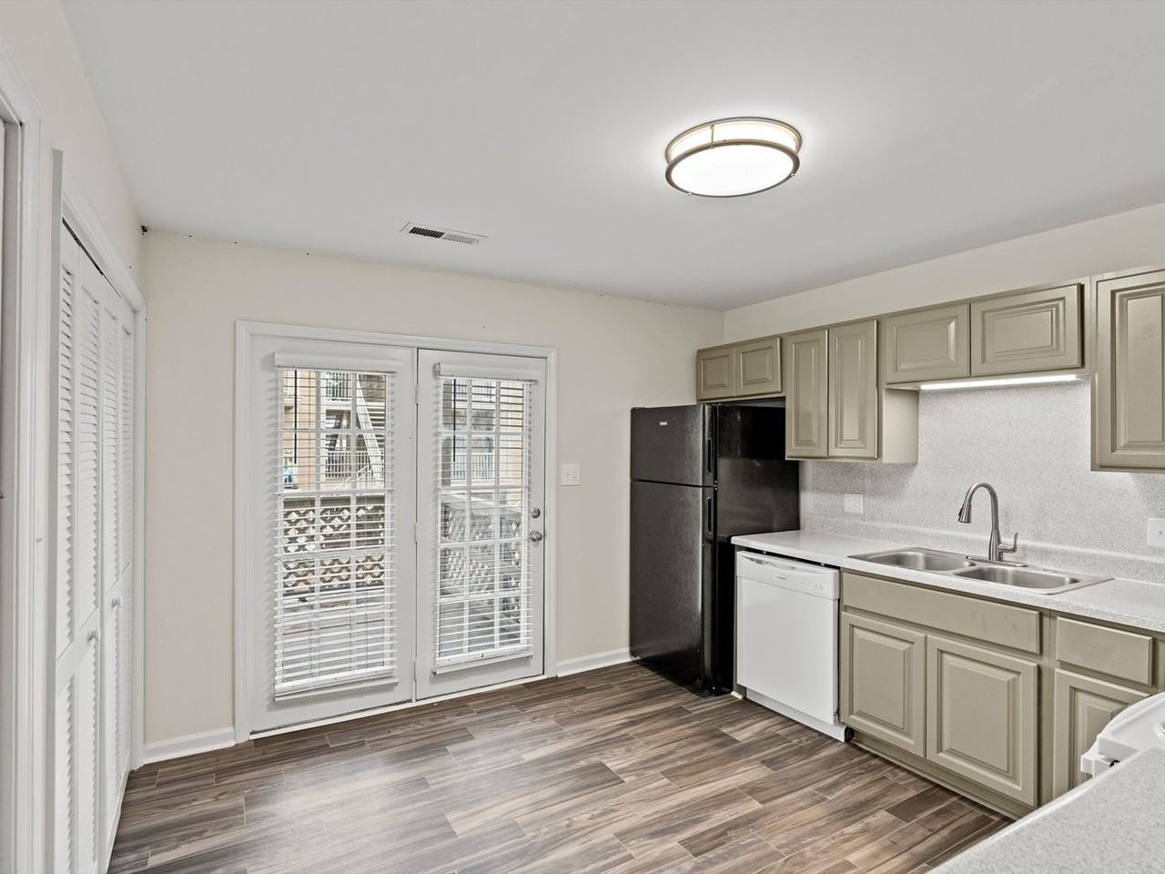 1806 Runnymead Ave Sw #101D - Photo 6 of 50