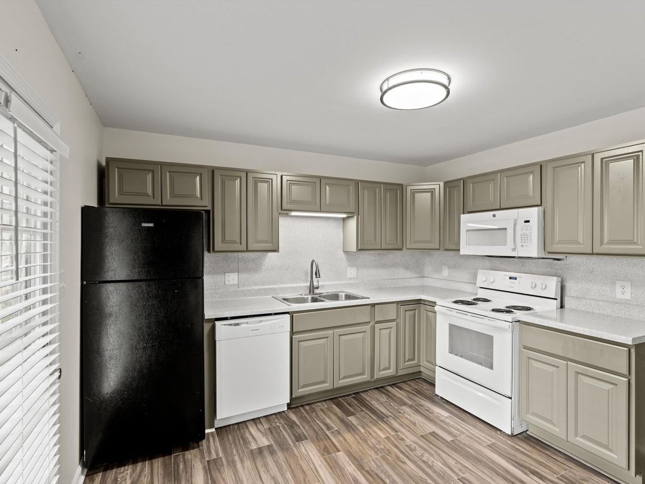1806 Runnymead Ave Sw #101D - Photo 6 of 50