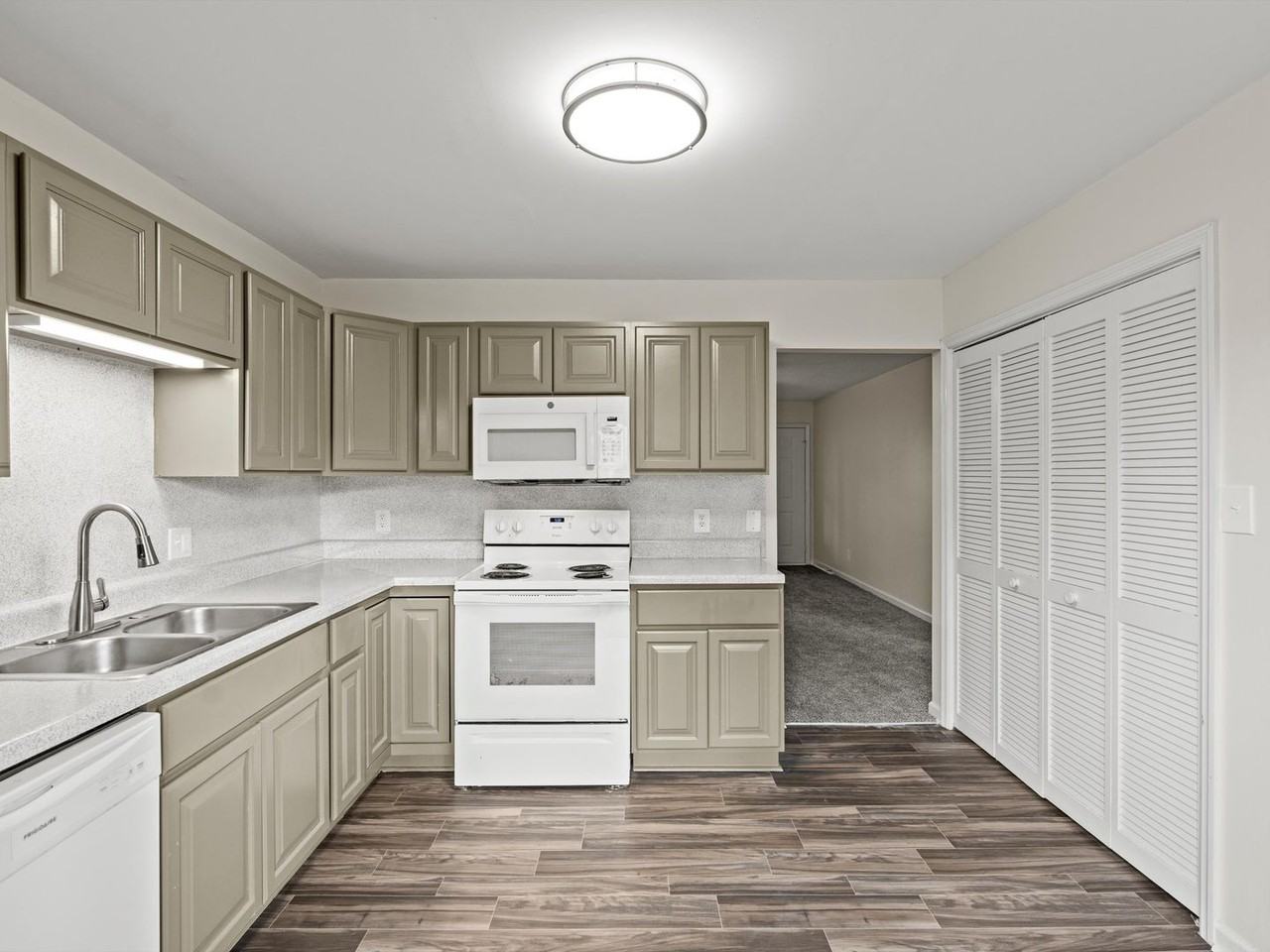 1806 Runnymead Ave Sw #104A - Photo 7 of 50