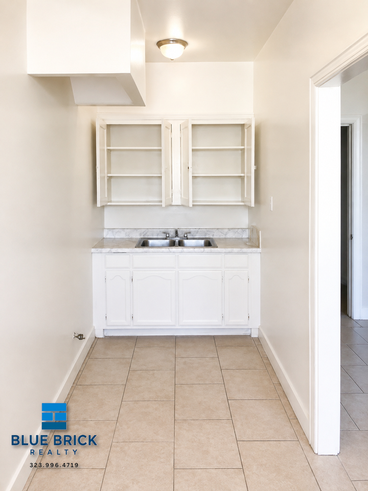 409 S Boyle Ave #207 - Photo 2 of 8