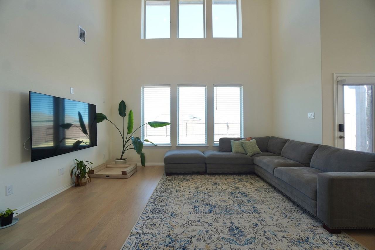 208 Monteforte Rd - Photo 3 of 40