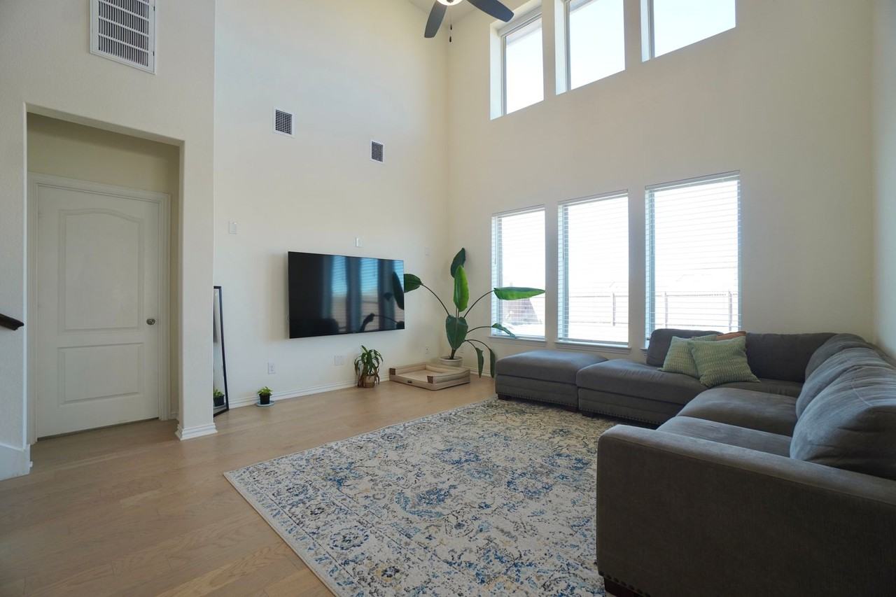 208 Monteforte Rd - Photo 4 of 40