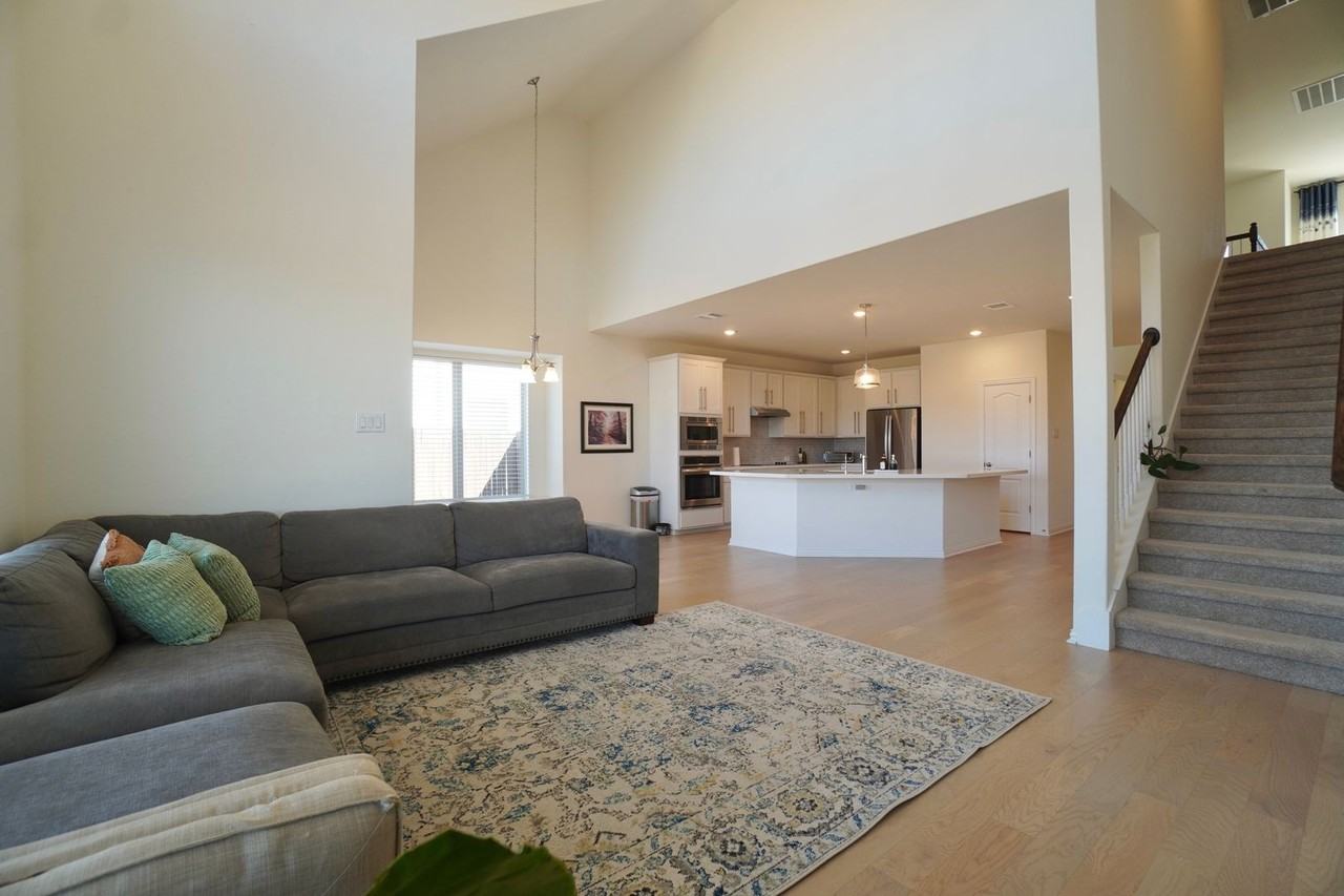 208 Monteforte Rd - Photo 5 of 40