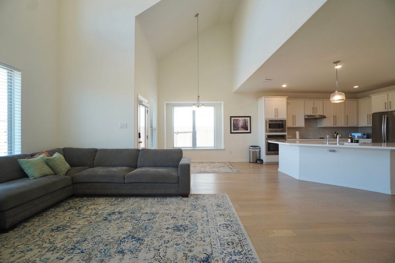 208 Monteforte Rd - Photo 6 of 40
