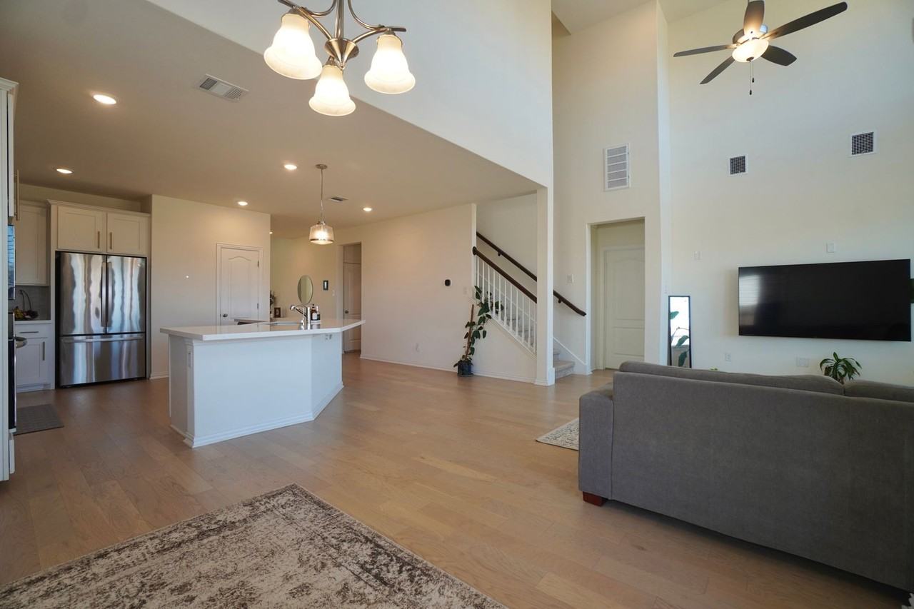 208 Monteforte Rd - Photo 7 of 40